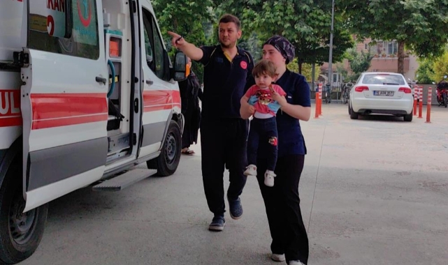 Elektrikli bisikletle kamyonet çarpıştı: 3 yaralı