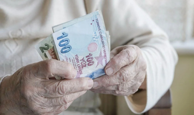Emekliye yüzde 25 zam TBMM'de kabul edildi
