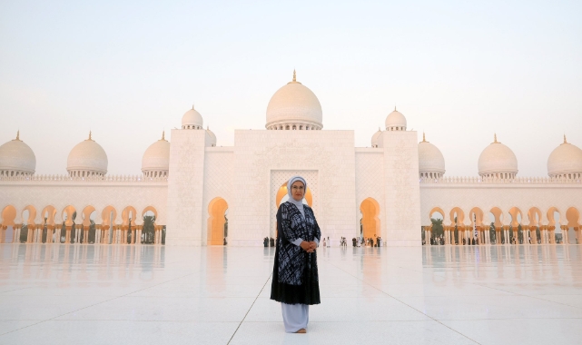 Emine Erdoğan, BAE’de Şeyh Zayed Camisi’ni ziyaret etti