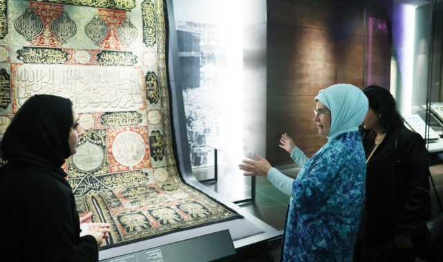 Emine Erdoğan, Katar'da İslam Eserleri Müzesi'ni ziyaret etti