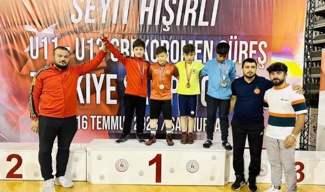 Erzincanlı güreşçi Türkiye ikincisi