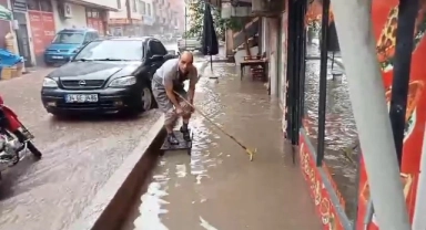 Erzurum'da iş yerlerini su bastı