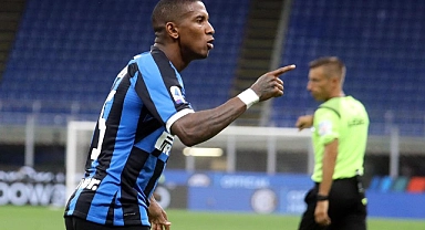 Everton, 38 yaşındaki Ashley Young'ı transfer etti
