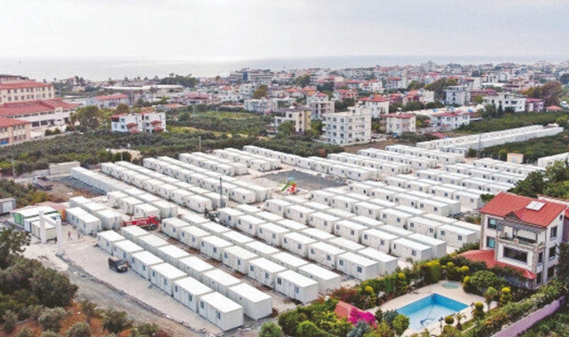 Evlerini kiraya verip konteynere yerleşmişler!