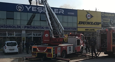 Lastik deposunda yangın paniği