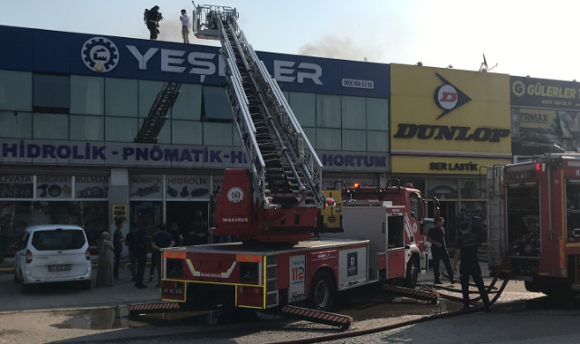 Lastik deposunda yangın paniği
