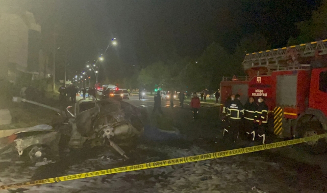 Feci kazada araç alev alev yandı! 3 ölü