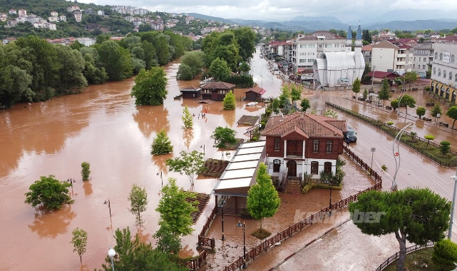 Felaketin boyutu havadan görüntülendi
