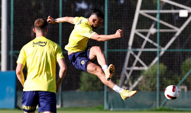 Fenerbahçe günü çift antrenmanla tamamladı