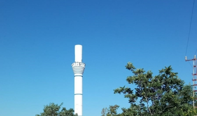 Fırtına cami minaresini yıktı