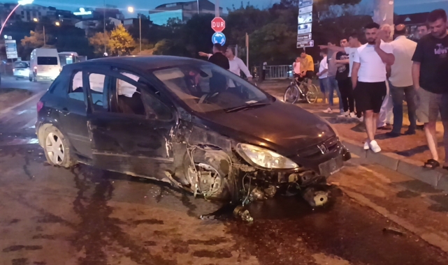 Frenleri tutmadı, başka araçlara çarpmamak için refüje çarpıp durdu