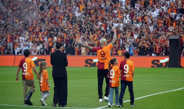 Galatasaray'dan yeni transferlere imza töreni