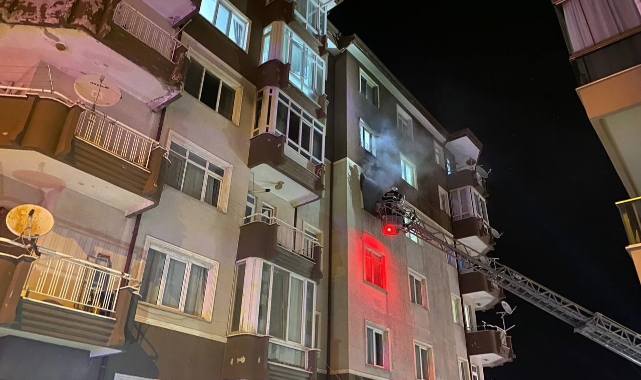 Gece saatlerinde çıkan ev yangını korkuttu