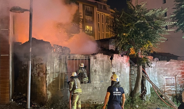 Gecekonduda çıkan yangın korkuttu