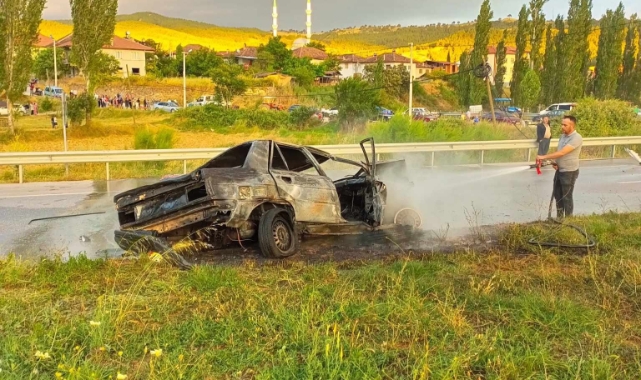Gediz’de 2 araç çarpıştı 6 yaralı