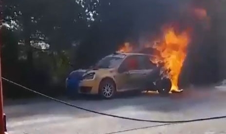 Gemlik'te yarış otomobili alev aldı