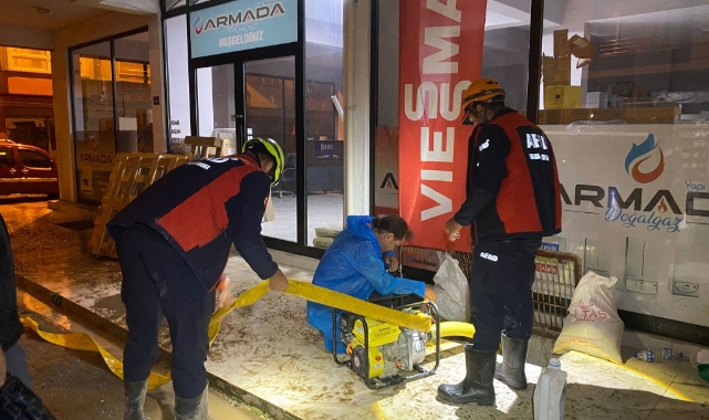 Giresun’da ev ve işyerlerini su bastı