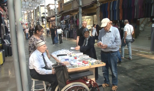 Görme engelli hafızın 66 yıllık çarşı serüveni