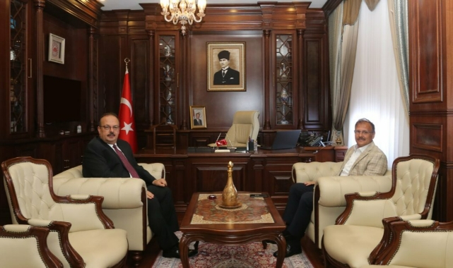 Hakan Çavuşoğlu'ndan Vali Canbolat'a ziyaret