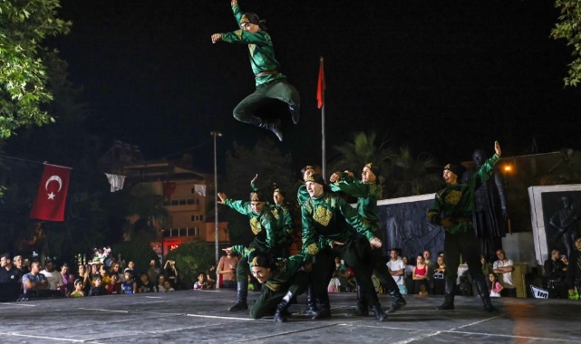 Halk Dansları Festivali coşkuyla sürüyor