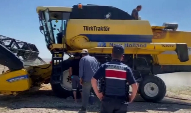 Hasat sırasında biçerdöver alevlere teslim oldu