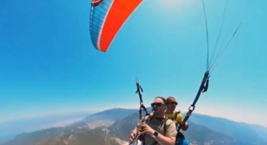 Hem uçtu, hem klarnet çaldı