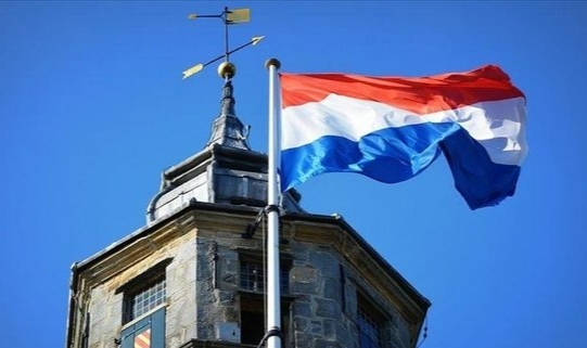 Hollanda'da hükümet düştü