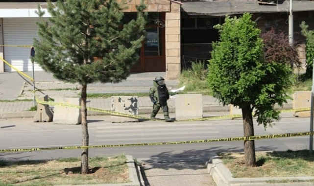 Hükümet konağı önünde bomba paniği