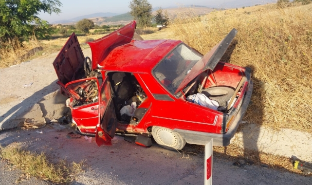 Hurdaya dönen araçta: 2 ölü, 1 yaralı