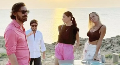 İbiza’da ağırladı
