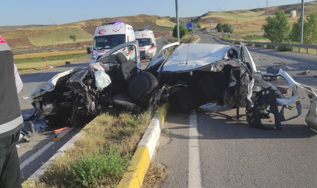 İkiye bölünen araçta can verdiler