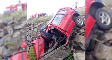 İkiye bölünen otomobilin sürücüsü kurtarılamadı!