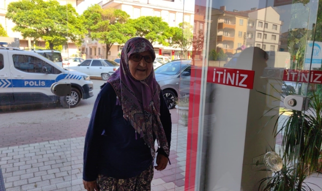 İlaç rafında unutulan umre parası sahibine ulaştı
