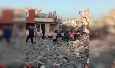 İş makinasının üzerine bina devrildi! 1 yaralı