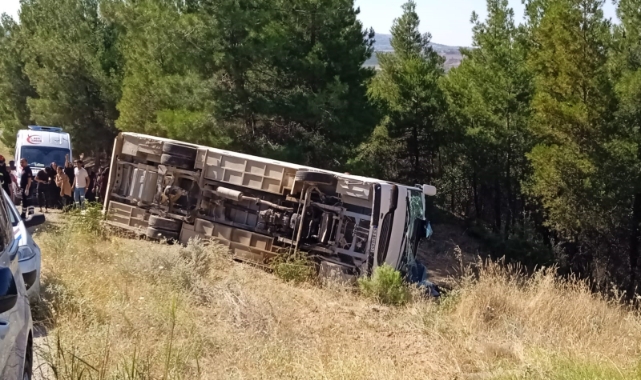 İşçi servisi şarampole devrildi: 15 yaralı