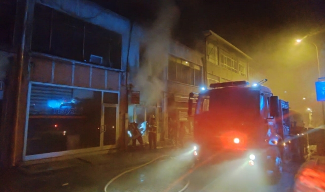 İşhanı'nda çıkan yangın çevre iş yerlerine de sıçradı