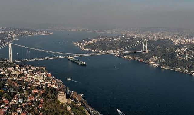 İstanbul Boğazı yeniden gemi trafiğine açıldı