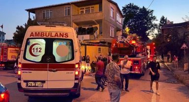İstanbul'da 4 apartmanın çatısı alev alev yandı