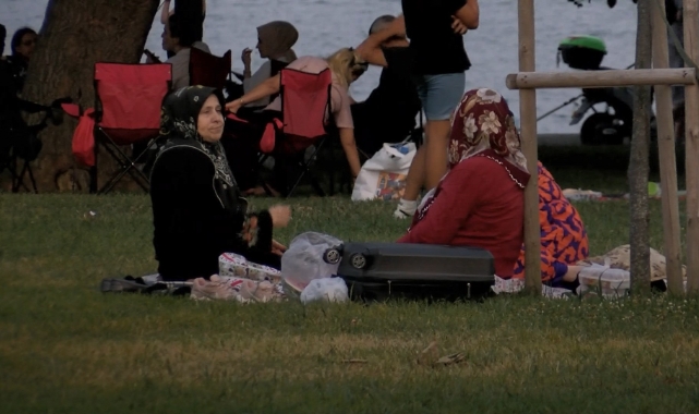 İstanbul'da sıcaktan bunalanlar sahillere akın etti