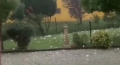 İtalya’da tenis topu büyüklüğünde dolu yağdı