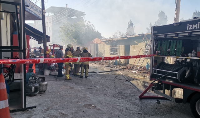 İzmir’de market deposu yandı! Faciadan dönüldü