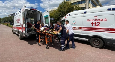 İzmit'te motosiklet ambulansa çarptı