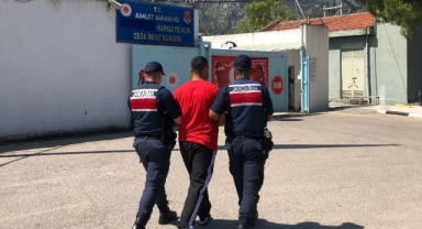 Jandarma hapis cezası bulunan 2 kişiyi yakaladı!