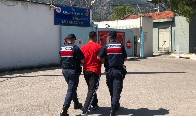 Jandarma hapis cezası bulunan 2 kişiyi yakaladı!