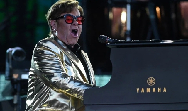 John, veda turnesinde saniyede 345 dolar kazandı