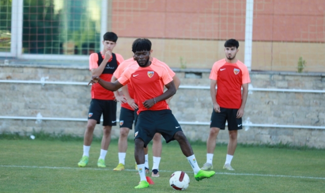 Joseph Attamah takıma katıldı