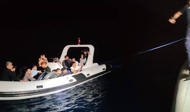 Kaçak göçmenler gece yakalandı: 17 gözaltı