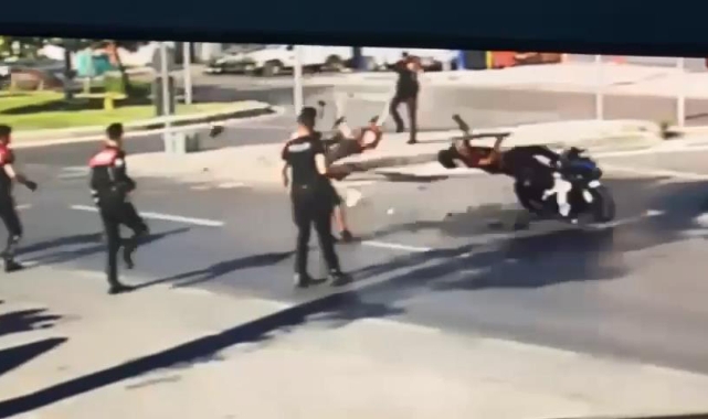 Kağıthane'de 'dur' ihtarına uymayan motosikletlinin çarptığı polis memuru şehit oldu