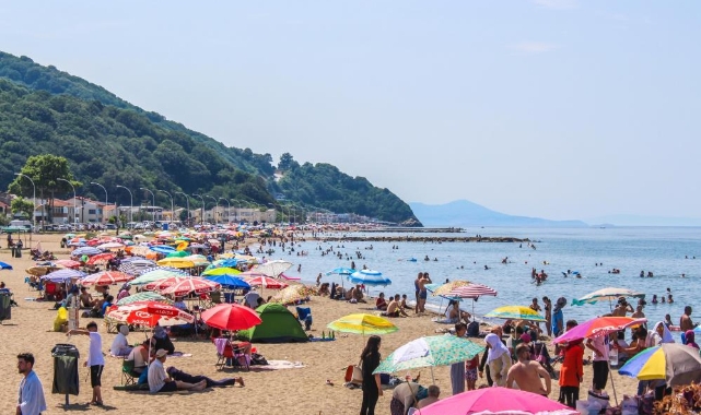 Karacabey sahili bayram tatilinde rekor ziyaretçiyi ağırladı