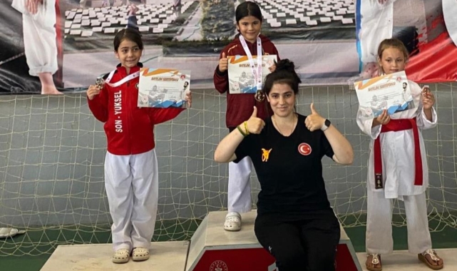 Karate turnuvası nefes kesti